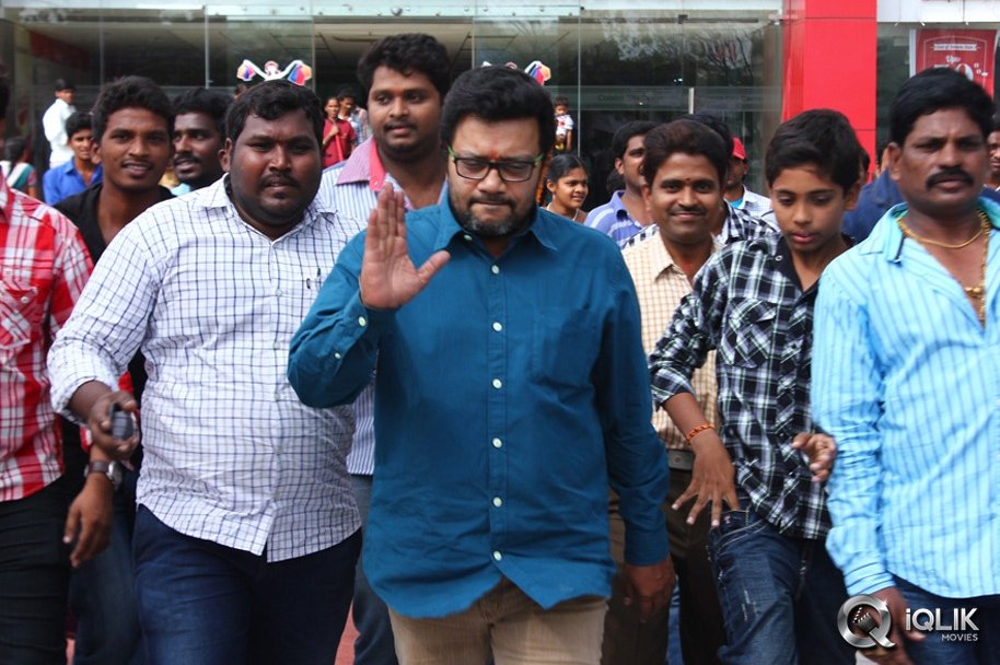 Yevadu-Movie-Success-Tour